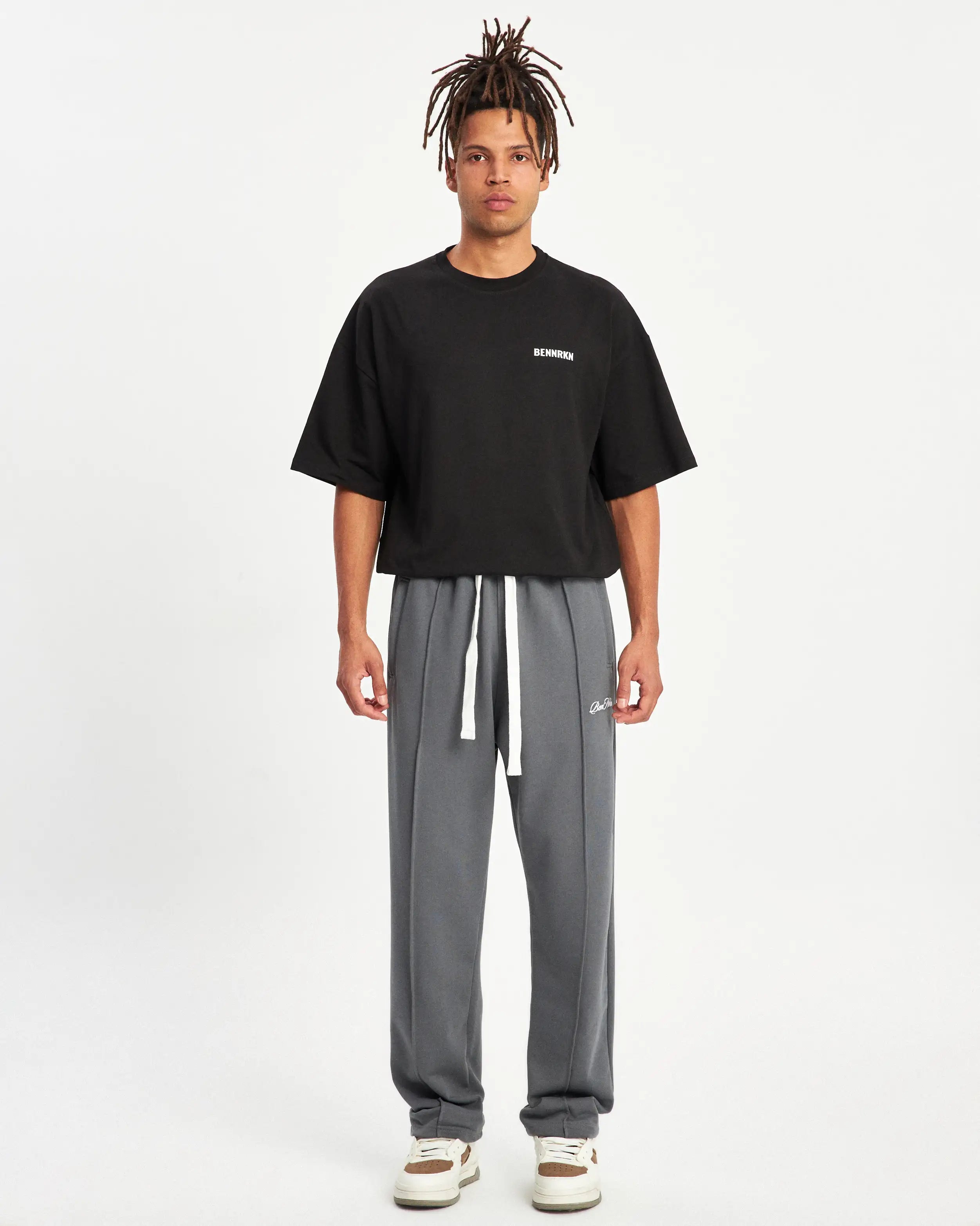 INITIAL SWEATPANT- SMOKE GREY