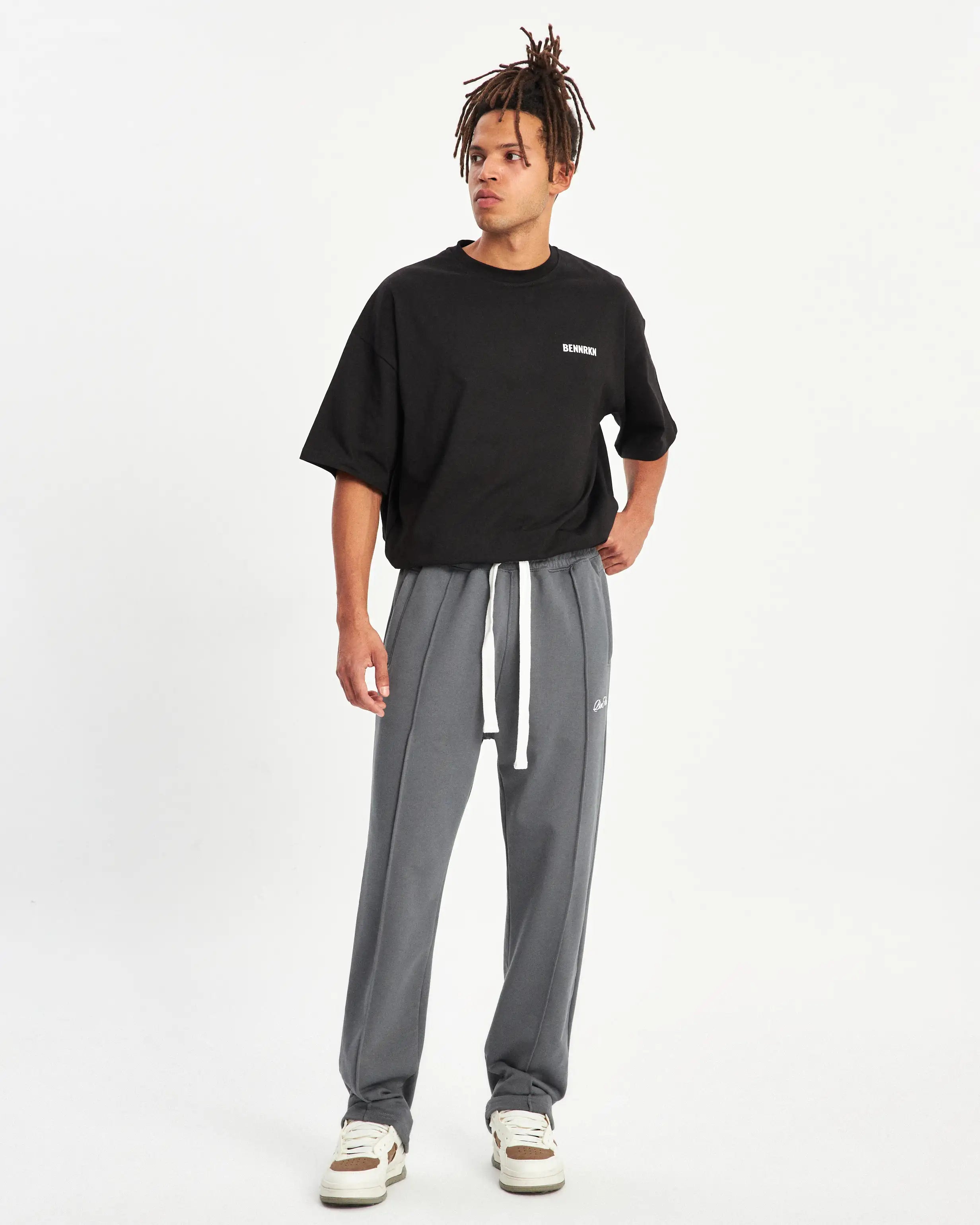 INITIAL SWEATPANT- SMOKE GREY