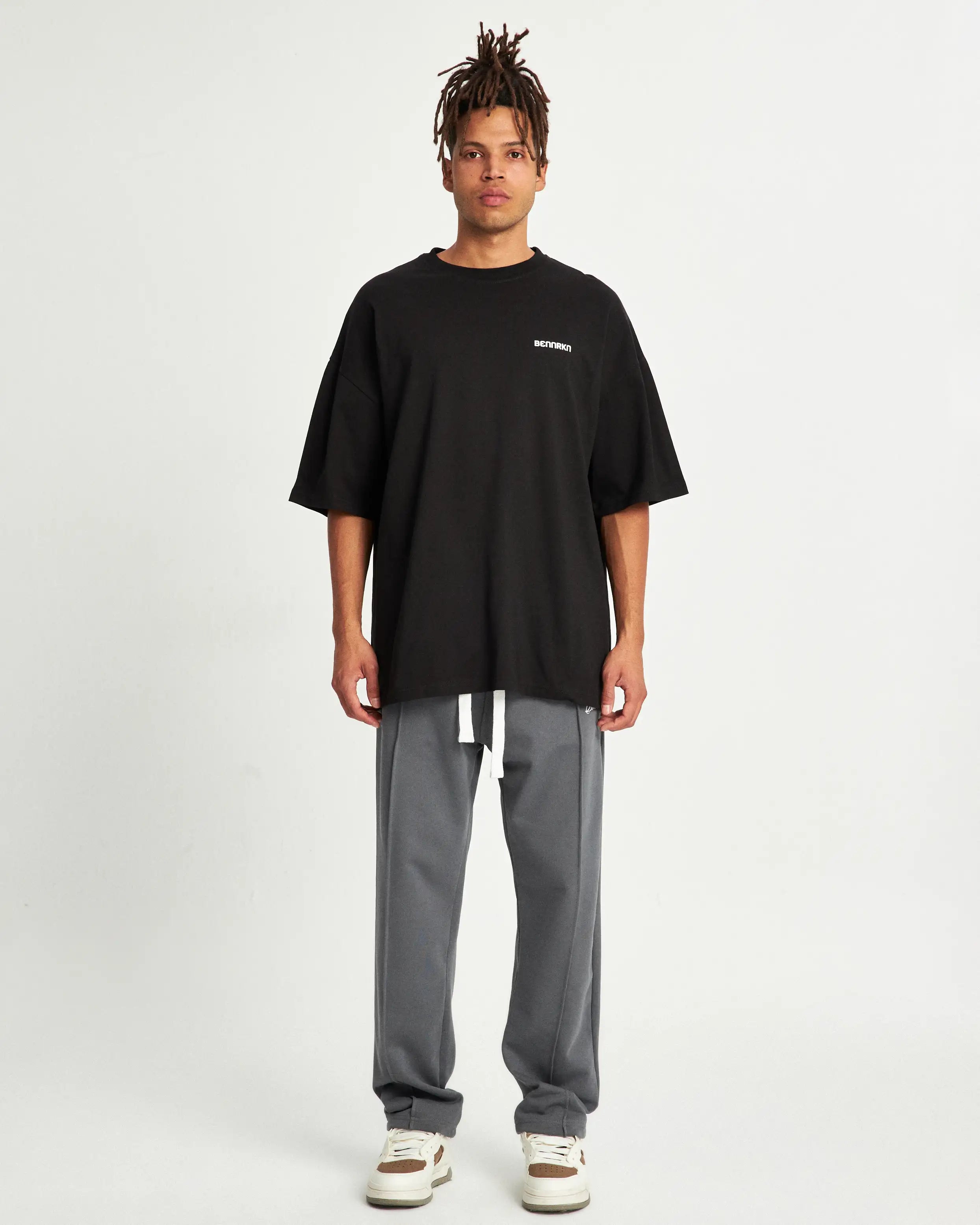 OVERSIZED ARCHED T-SHIRT  - BLACK