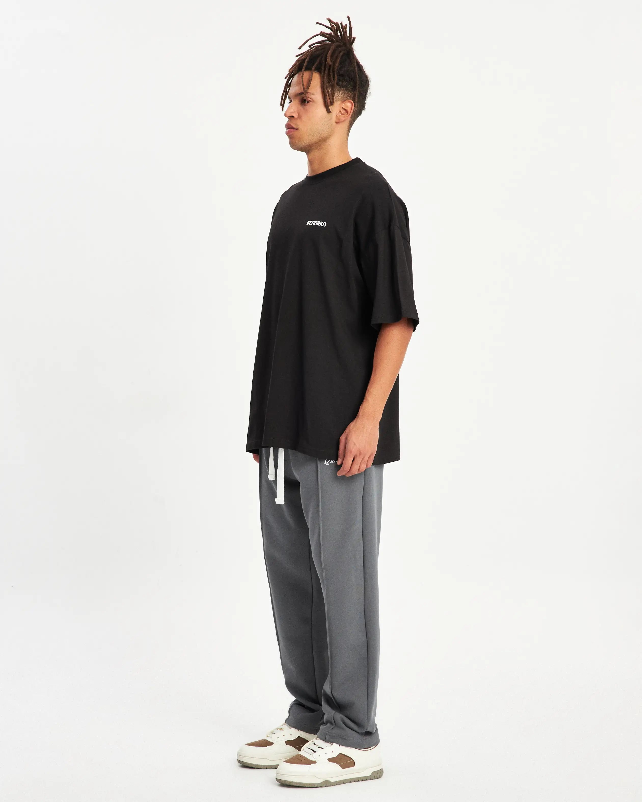 OVERSIZED ARCHED T-SHIRT  - BLACK